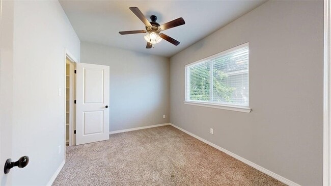 Building Photo - 305 Poplar St