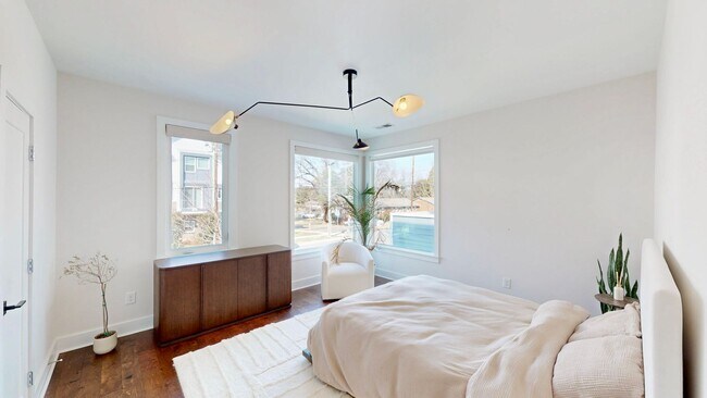 Building Photo - 1220 Lomax Ave