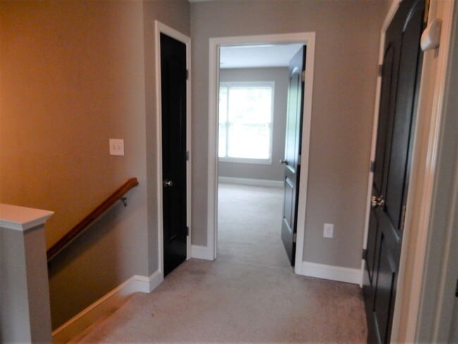 Building Photo - Like New Townhome in Old SW! Close to Cari...