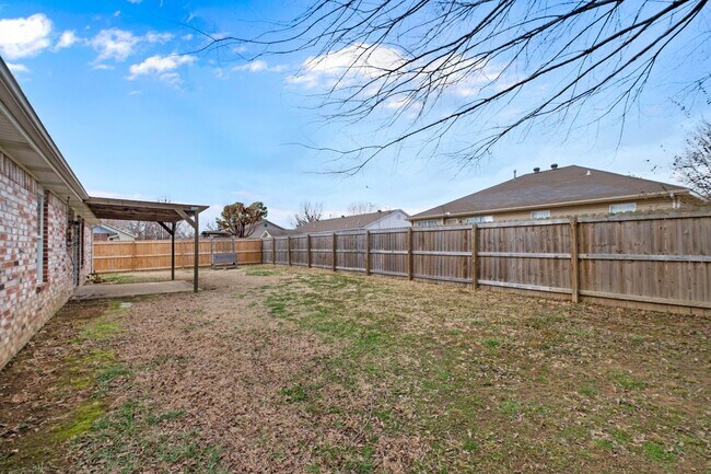 Building Photo - Modern 3-Bedroom Home with Open Kitchen & Fenced Yard