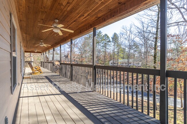 Building Photo - 306 White Cap Ln