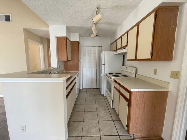 Building Photo - METRO WEST 2 BEDROOM 2 BATH CONDO FOR RENT...
