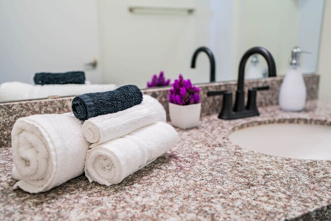 Building Photo - 333 E Roosevelt St