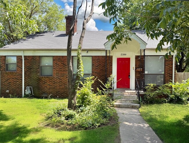 Primary Photo - 3 Bed, 3 bath Home in Cashion Place