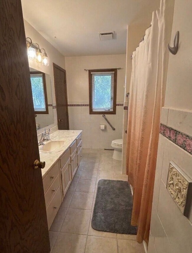 Building Photo - 106 Merlin Cir