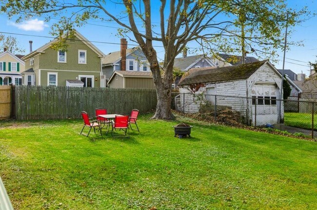 Building Photo - 19 Dixon St