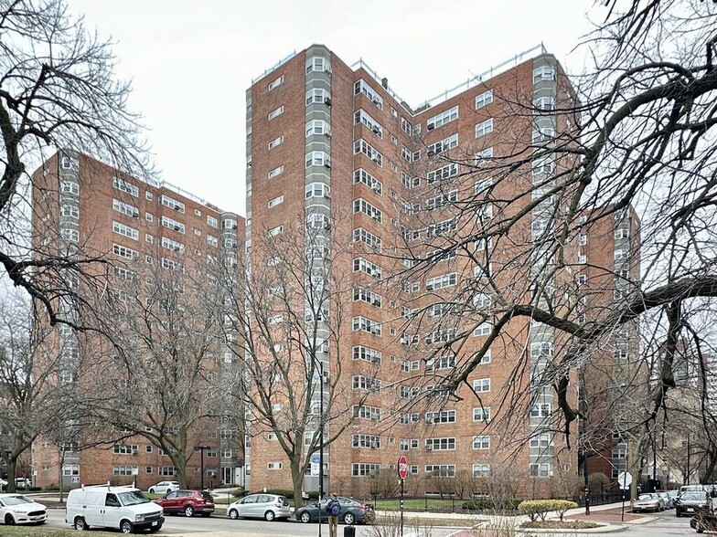 Primary Photo - 4950 N Marine Dr