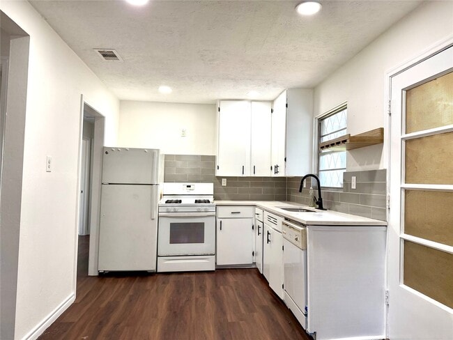 Building Photo - 5422 Timber Creek Dr