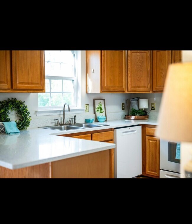 Building Photo - 224 Dove Ct