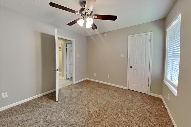 Building Photo - 18702 Timber Way Dr