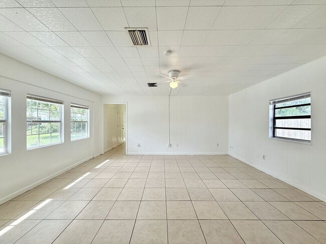 Building Photo - 2658 Sunny Breeze Ave