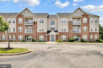 Building Photo - Piney Orchard - Ground Level entry - 2 bed...