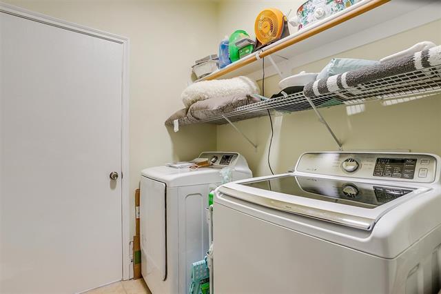 Building Photo - 909 Hunter Ln