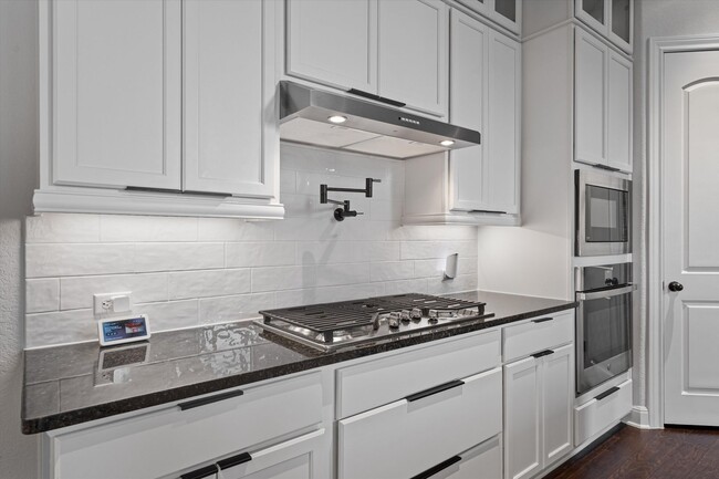 Building Photo - Stunning 4-Bedroom Home in Northwest Austi...