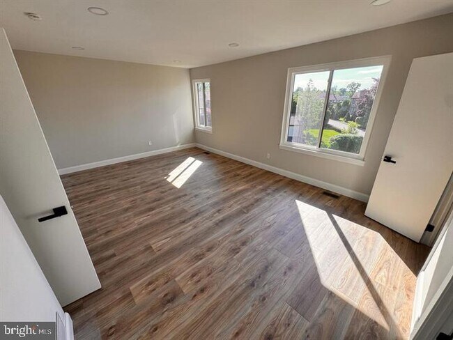 Building Photo - 402 Harrison Pl