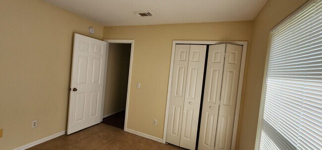 Building Photo - 6122 NW E Deville Cir