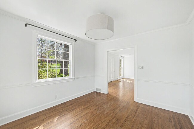 Building Photo - Beautiful 4BD/3.5BA home in the heart of Green Hills.