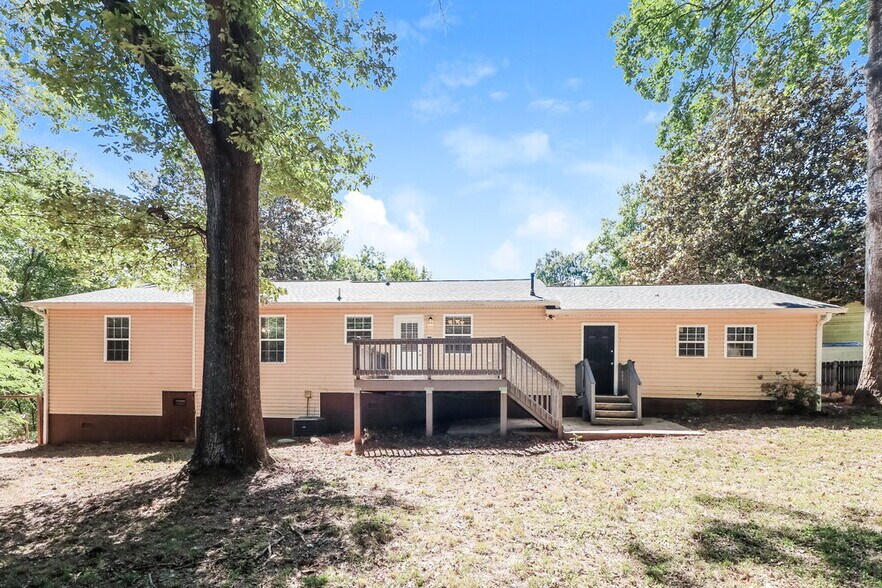 Building Photo - 6677 Birchwood Terrace