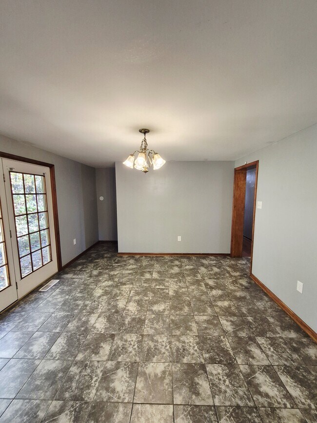 Building Photo - 976 Snow Mountain Rd