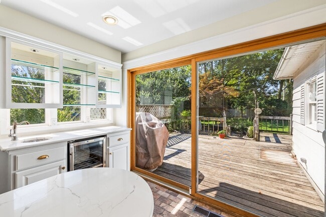 Building Photo - Charming 3 Bedroom, 2 Bath Home with Abundant Space & Natural Light