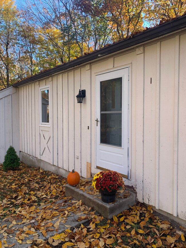 77 Scenic View Dr 77 Scenic View Dr Deep River CT 06417 Apartment