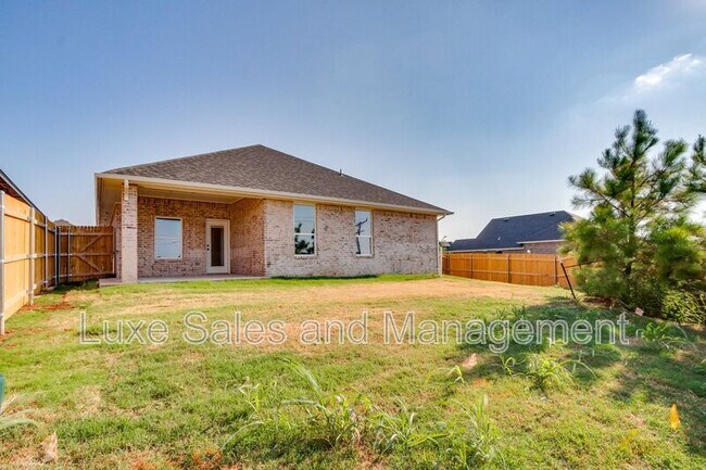 Building Photo - 8329 NW 163rd Ter