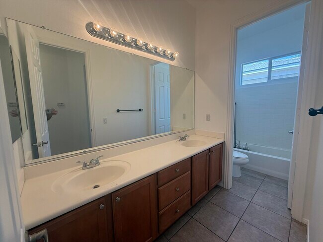 Building Photo - 103 Romanza Ln