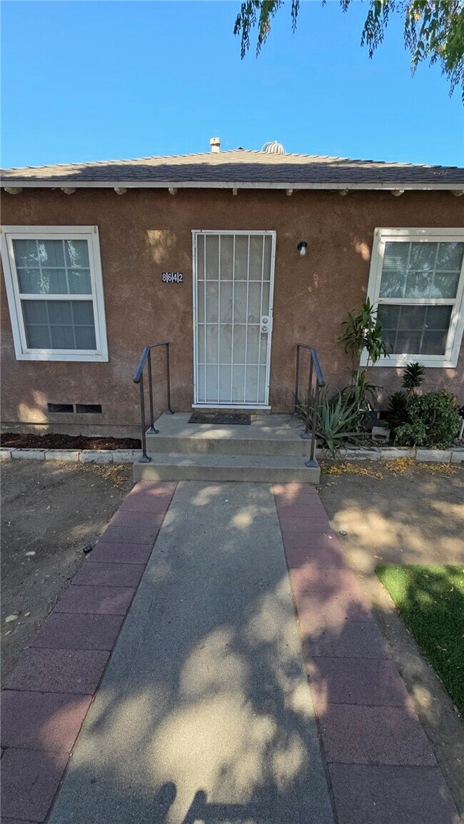 Building Photo - 8642 Bennett Ave