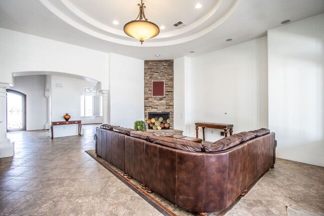 Building Photo - Oh Wow!! Beautiful 5BR/3.5BA Custom Home w...