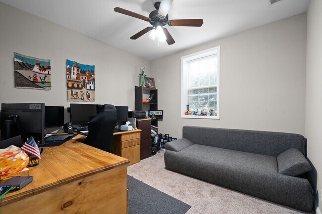 Building Photo - 1831 Camelot Dr