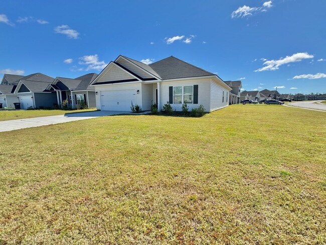 Building Photo - MOVE-IN READY! (Pet Friendly)