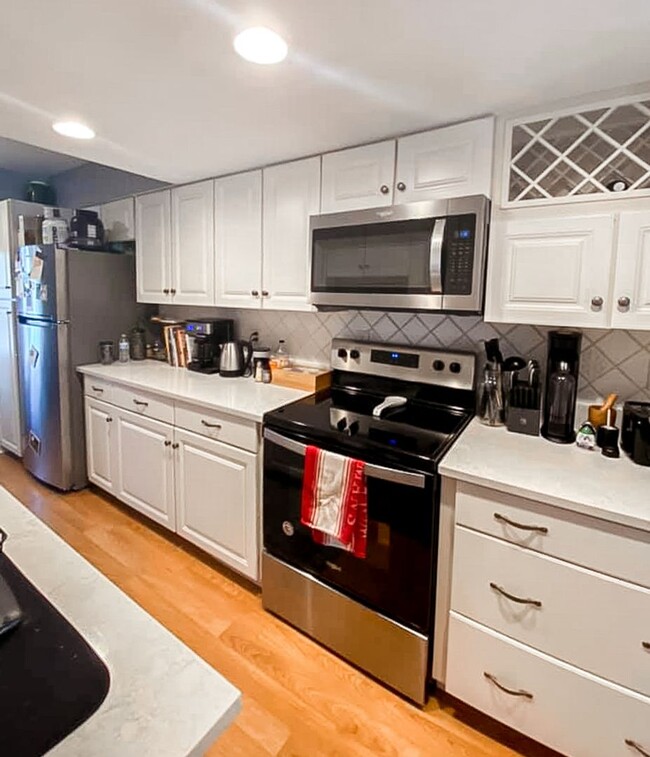 Building Photo - Beautiful 3 Bedroom 2.5 Bathroom Brick Fro...
