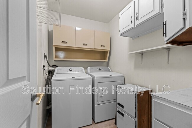 Building Photo - 211 Crocker Dr