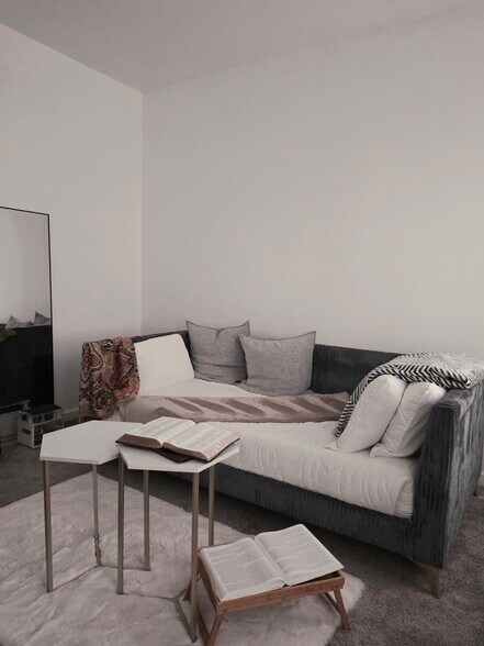 Building Photo - 94 Hampton Roads Ave