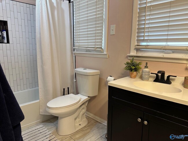 Building Photo - 306 Jack Coleman Dr NW