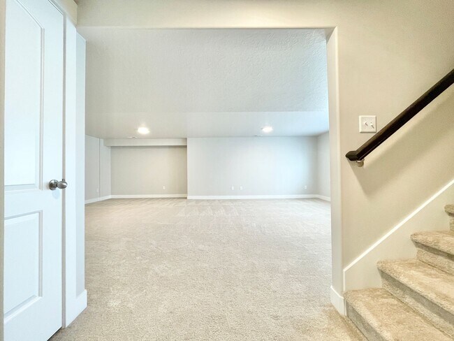 Building Photo - Stunning Two-Story at Quailhill!