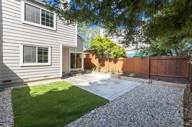 Building Photo - 1734 Zinfandel Dr