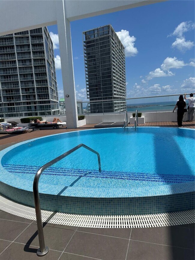 Building Photo - 500 Brickell Ave