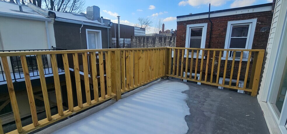 Building Photo - 324 South St