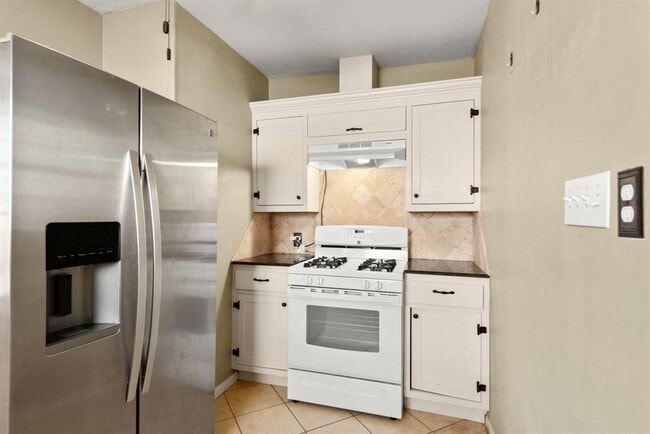 Building Photo - 405 James St