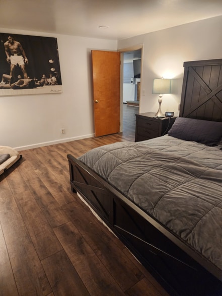 Building Photo - 262 Jamestown Terrace