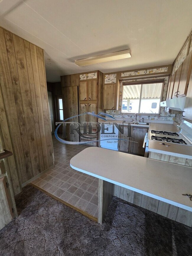 Building Photo - 2-bedroom, 2 bath manufactured home