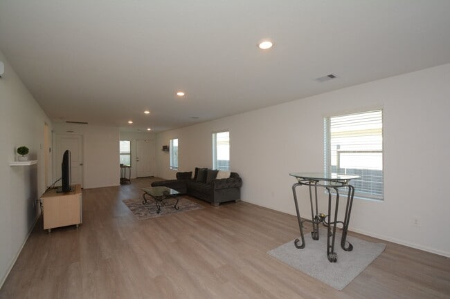 Building Photo - 379 Jewett Meadow Dr