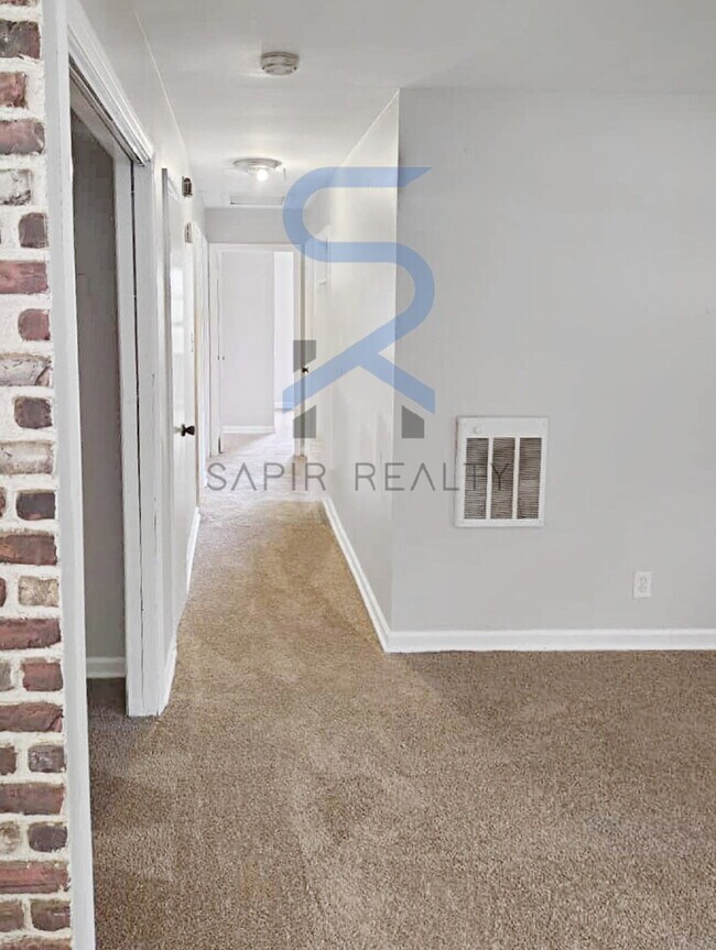 Building Photo - 4458 Pinedale Dr