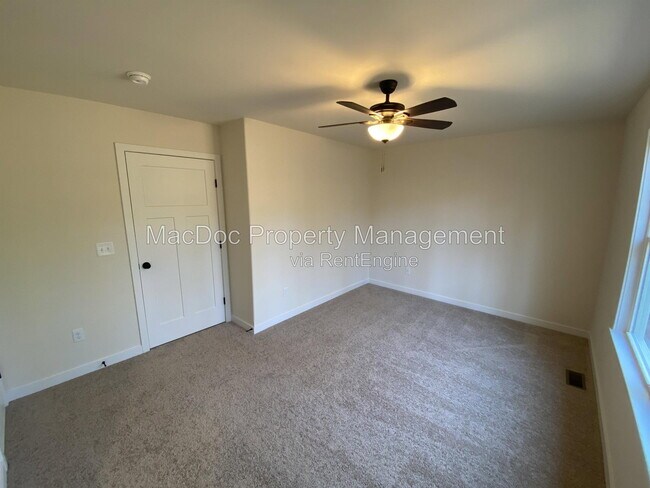 Building Photo - 170 Forest Grove Rd