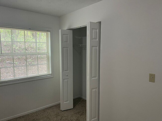Building Photo - Modern 2-Bed, 1-Bath Oasis with Central Ai...