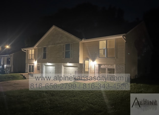 Building Photo - 2 Units Available Across from Congress Mid...