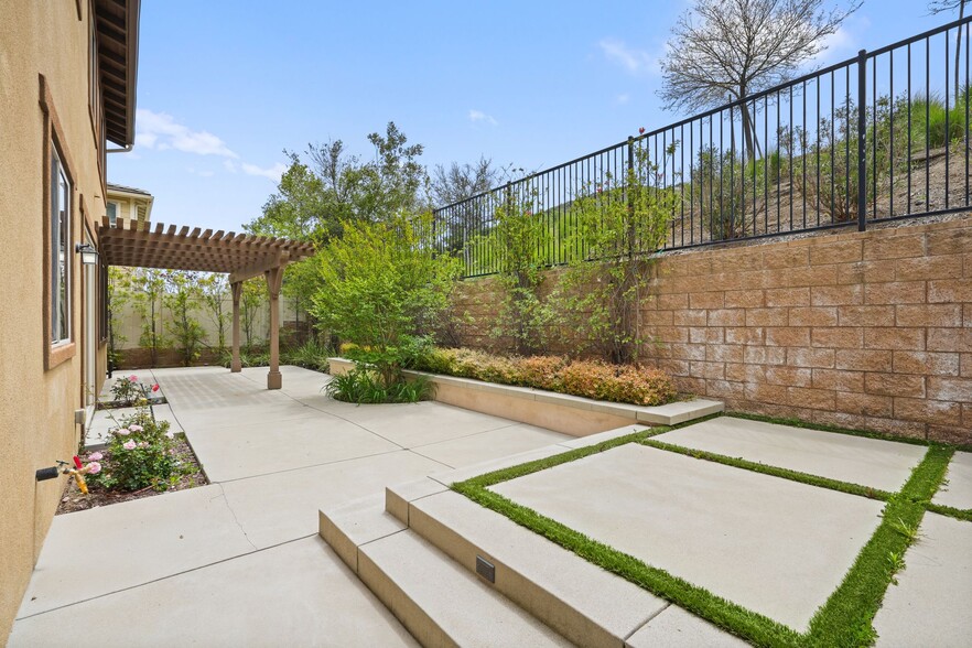Building Photo - 4928 Princess Dr