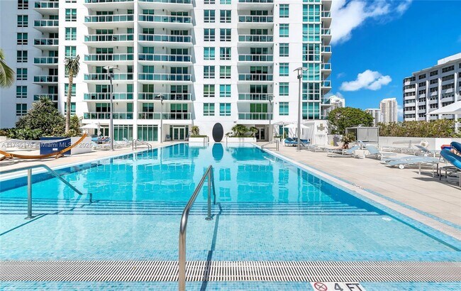 Building Photo - 950 Brickell Bay Dr