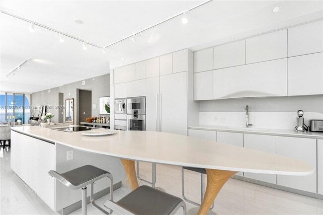 Building Photo - 16901 Collins Ave